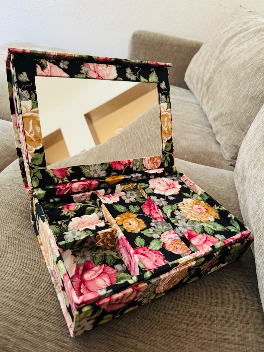 Vintage Floral Pattern Jewelry Box with Mirror - Black/Pink/Green/Cream